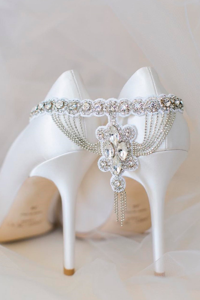 24 Elegant Wedding Garter Sets for a Charming Bride