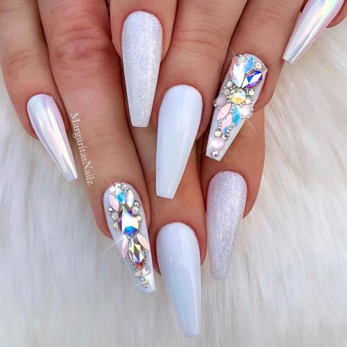 Cute White Coffin Nails Picture 4