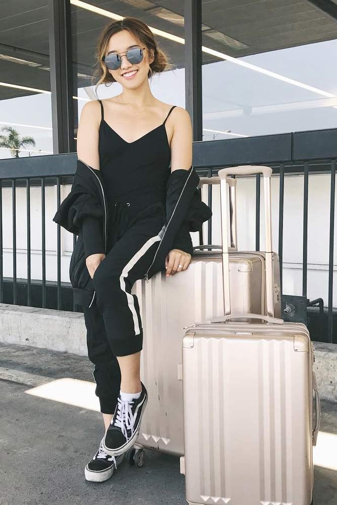 Comfy Travel Outfit Ideas picture 6