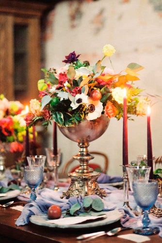 Wedding Сenterpieces With Fall Flowers And Candles #fallweddingdecor #weddingcenterpieces