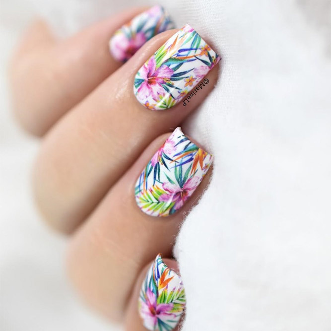 Tropical Summer Nails with a Flower Pattern picture 2