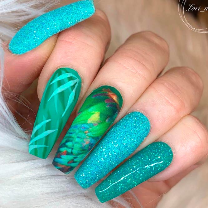 Turquoise Glitter Nails With Abstracted Tropic Print #glitternails #turquoisenails