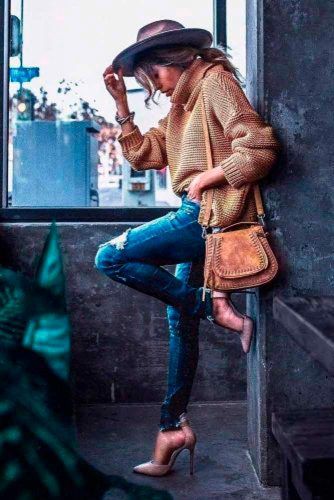 Stylish Outfit With A Sweater #stylishlook #casualoutfits