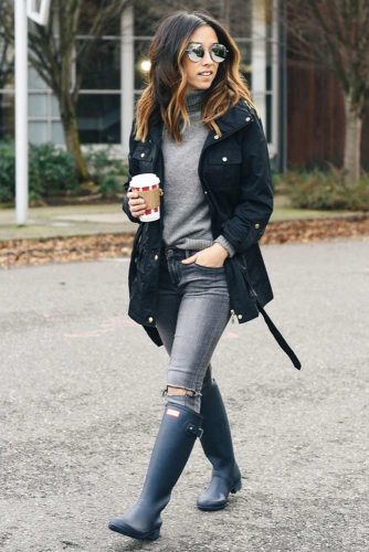 27 Stylish Outfits With Rain Boots That Really Make A Splash