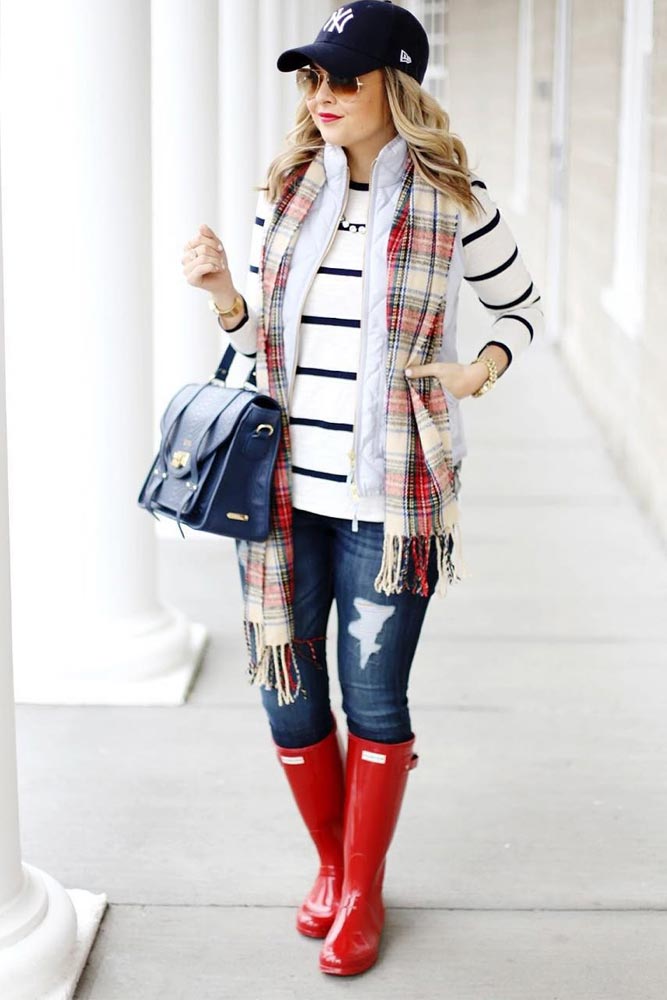 27 Stylish Outfits With Rain Boots That Really Make A Splash