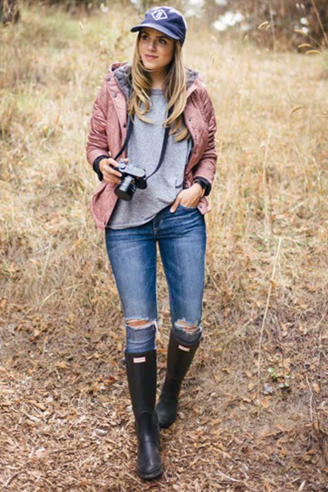 27 Stylish Outfits With Rain Boots That Really Make A Splash