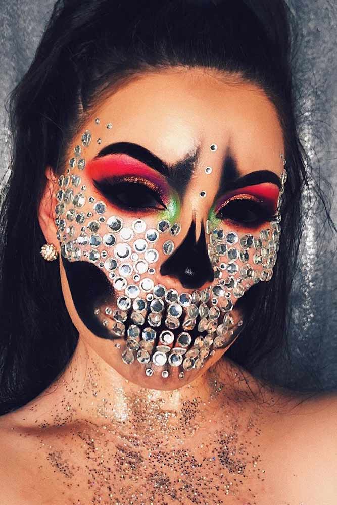 Glam Skeleton With Black Eyes #creepyskeleton #glamskeleton