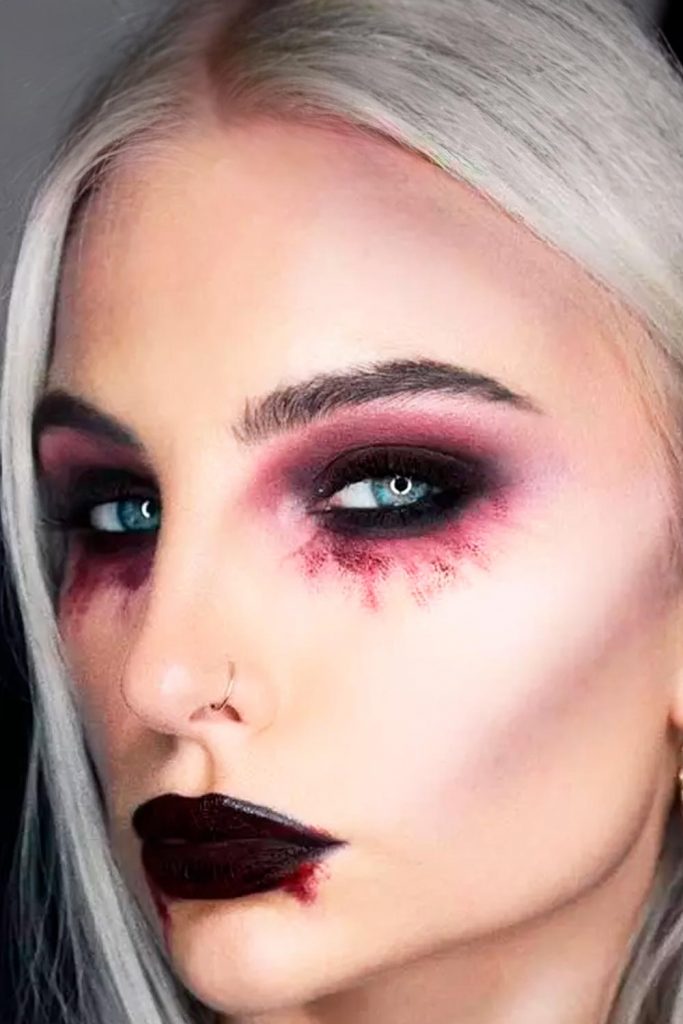 Vampire Makeup Looks With Bold Eyes