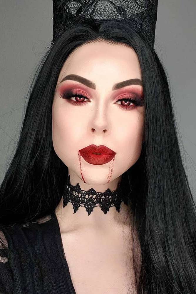 Soft Vampire Makeup Idea #shimmersmokey #halloweenmakeup