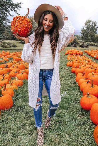 Ripped Jeans With Cardigan Outfit #cardigan #rippedjeans