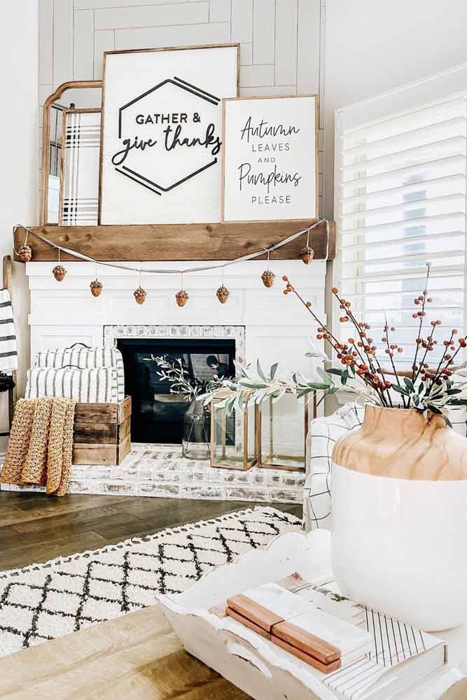 Fireplace Thanksgiving Decoration Idea #frames #banner