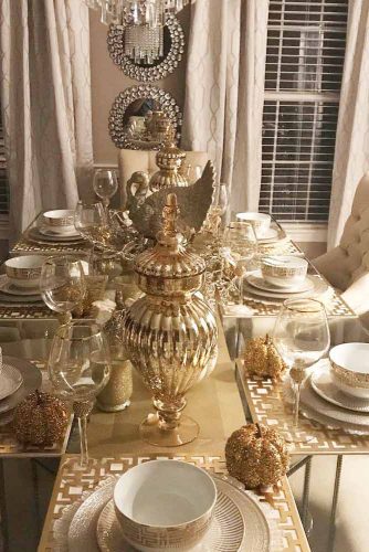 Gold Thanksgiving Table Decor #goldglitter #pumpkin