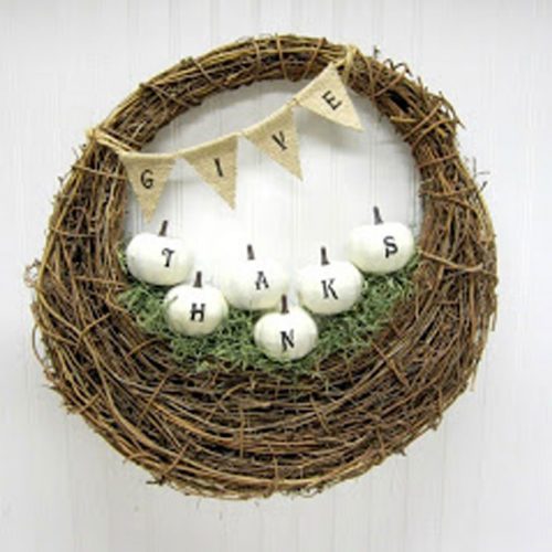 Rustic Wreath With Small Pumpkins #pumpkins #wreath