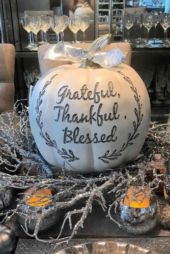 Glitter Pumpkin Centerpiece Design #pumpkin #glitter