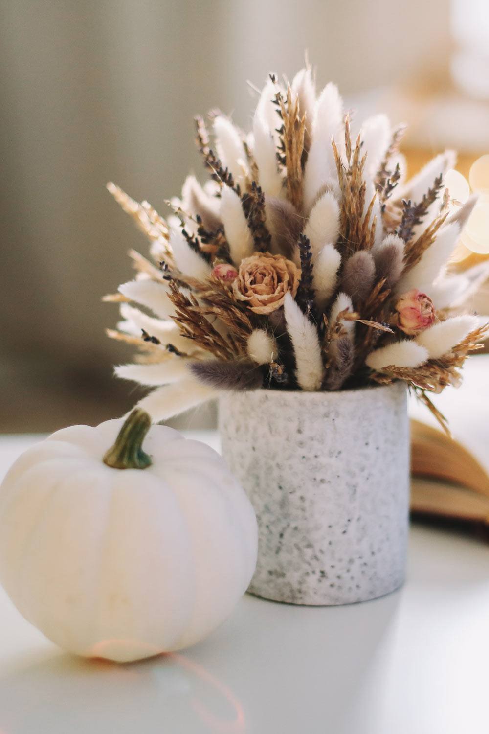 Cute Thanksgiving Decoration Idea with Fall Flowers