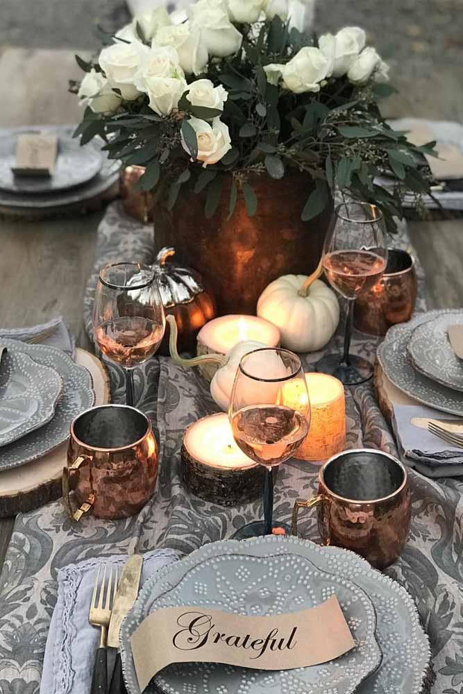 Thanksgiving Table Decor With Flowers And Pumpkins #pumpkins #flowers