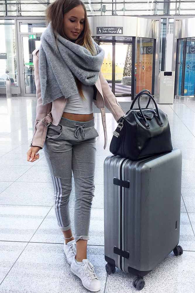30 Fall Travel Outfit Ideas From Girls Who Are Always On The Go