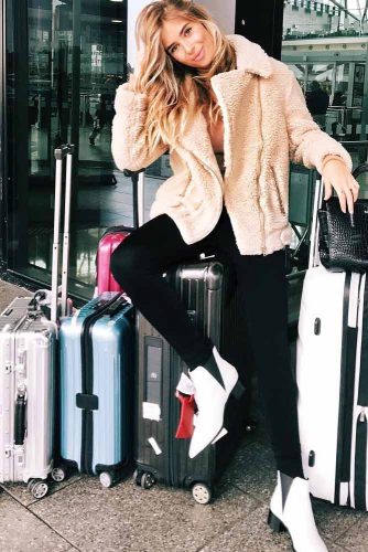 Fall Travel Outfit Ideas to Try This Season picture 3