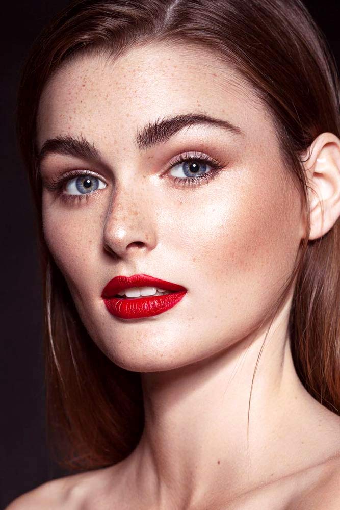 Elegant Makeup Ideas with Red Lips picture 2