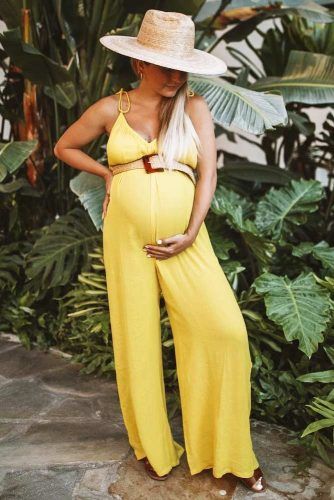 Yellow Overall Maternity Outfit #overalloutfit