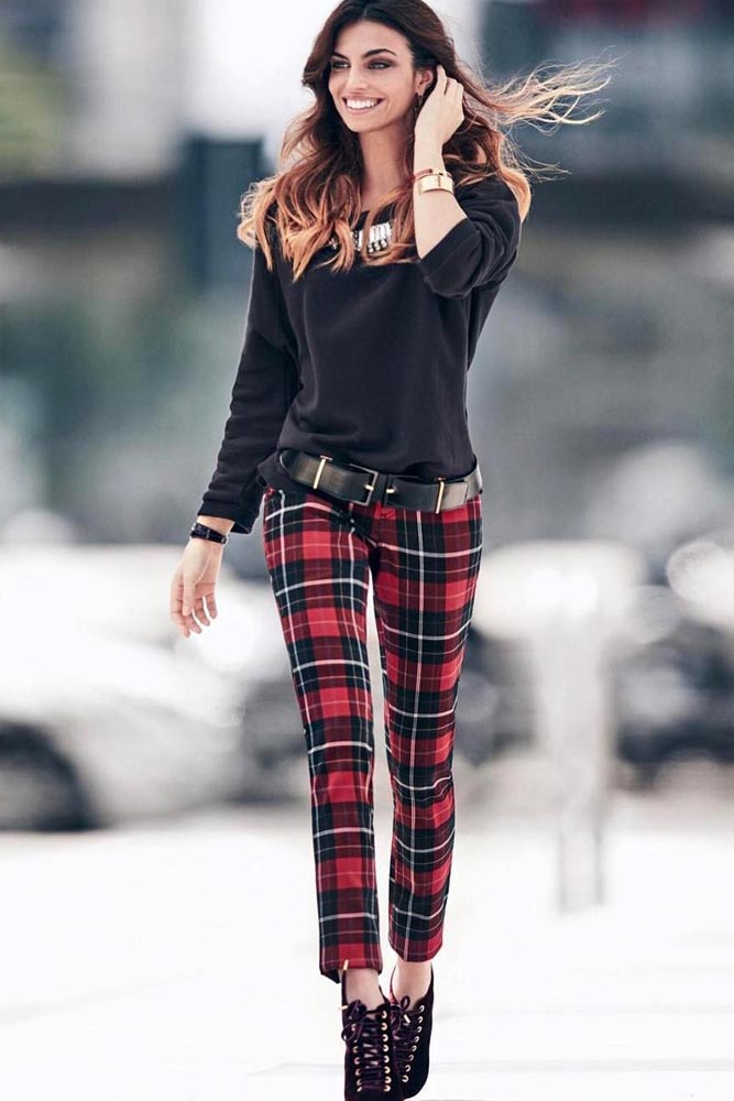 Classic Christmas Outfits Ideas with Pants picture 5