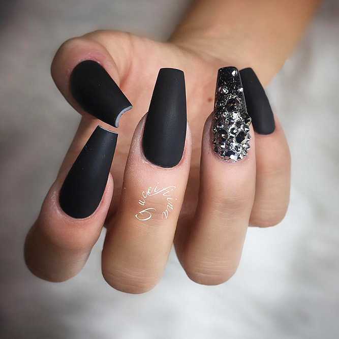 Matte Coffin Nails Design for Beautiful Look Picture 4