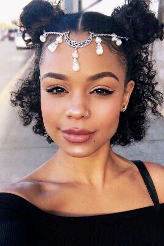 24 Easy and Beautiful Hairstyles for Curly Hair
