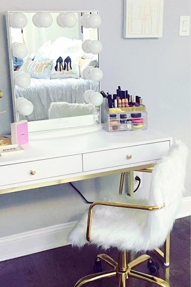 Designs of Makeup Vanity Mirror with Lights picture 1
