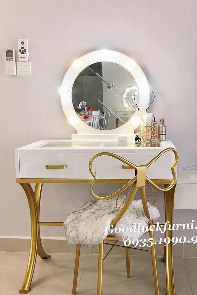 Modern Vanity Table With Bow Chair #roundmirror #bubblesmirror