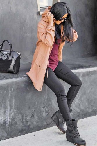 Black Leggings with Brown Snow Boots Winter Outfits (3 ideas