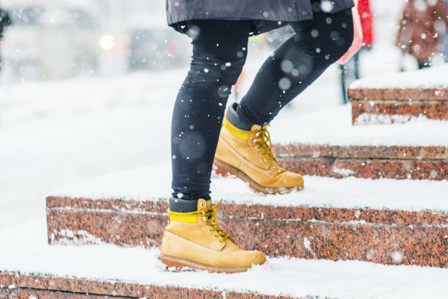 Snow Boots Casual Winter Outfits For Women (9 ideas & outfits)