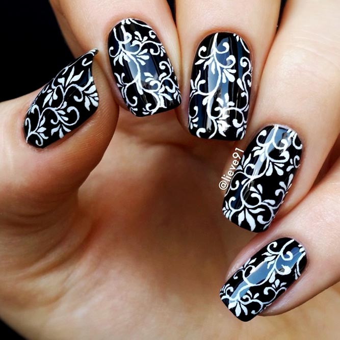 Creative Black Nail Designs with Patterns Picture 1