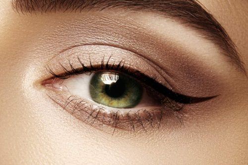 How to Apply Eyeliner - Hacks, Tips, and Tricks for Begginners