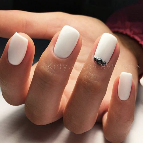 White Nails with Stones Picture 1