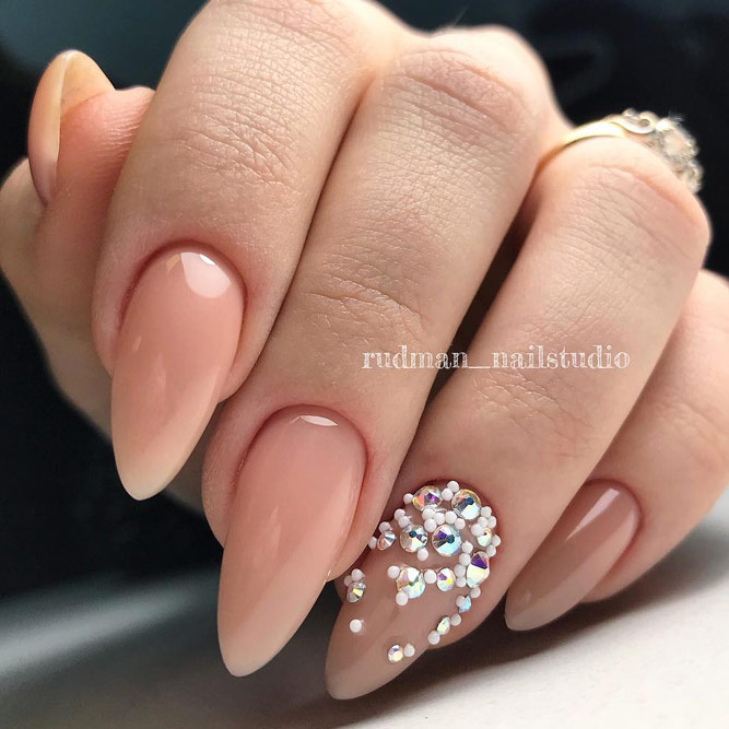 Almond Shape Gel Nails Designs With Rhinestones Accent #almondnails #nudenails #rhinestonesnails