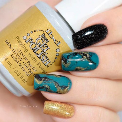 Turquoise Marble Nail Art #marblenail #trendynaildesigns