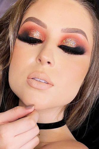 Night Makeup Ideas With Gold Glitter picture 2