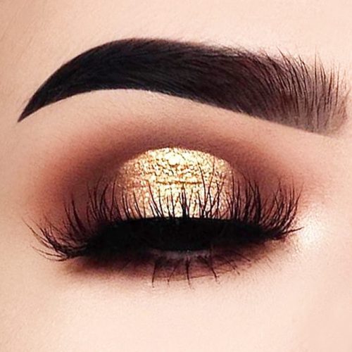 Gold makeup  Gold glitter makeup, Gold makeup, Artistry makeup