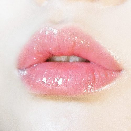 Stunning Lips Makeup With Gloss picture 5