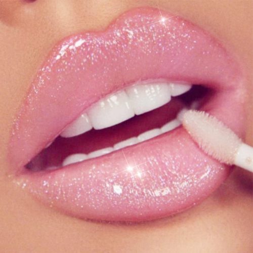 Stunning Lips Makeup With Gloss picture 4