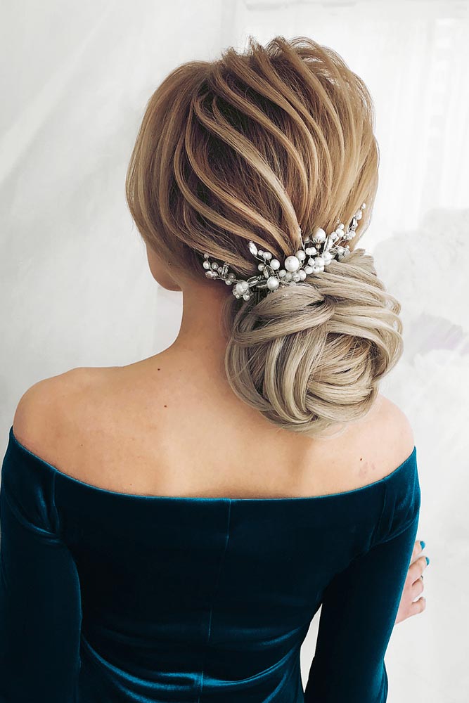 Amazing Chignon Hairstyles for Special Evenings Picture 4