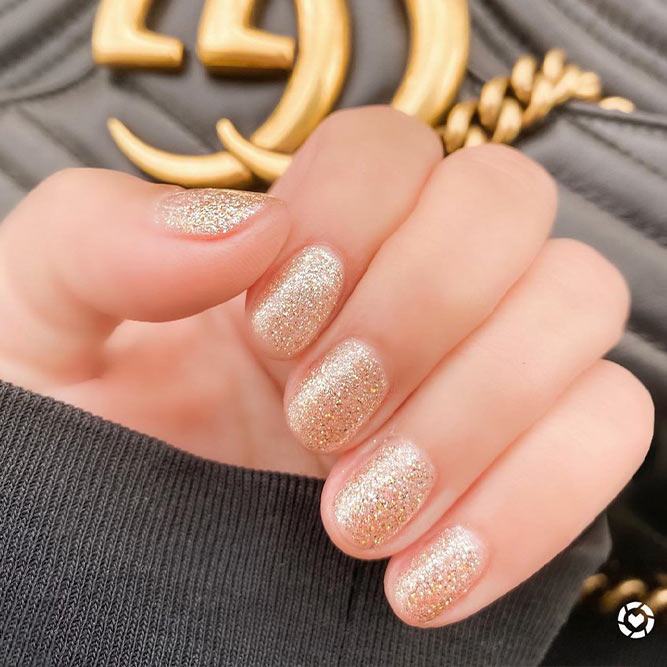 Easy Shirt Gold Glitter Nails #glitternails #shortnails