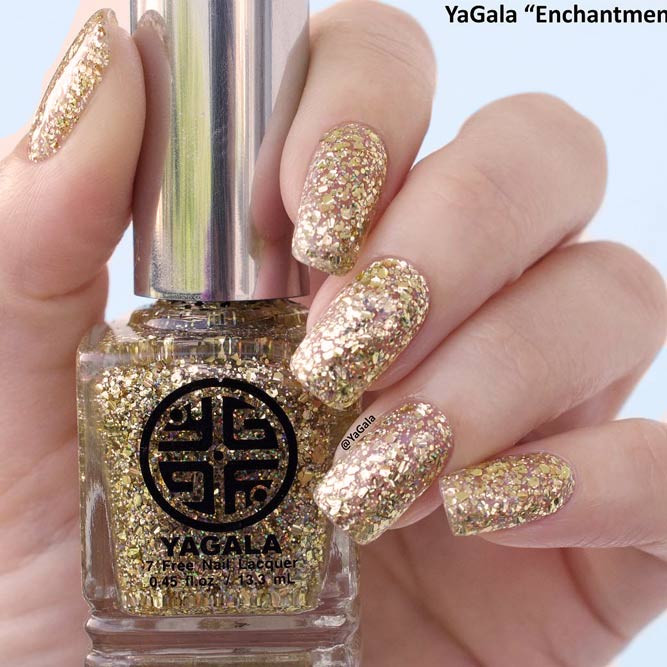 gold glitter nails