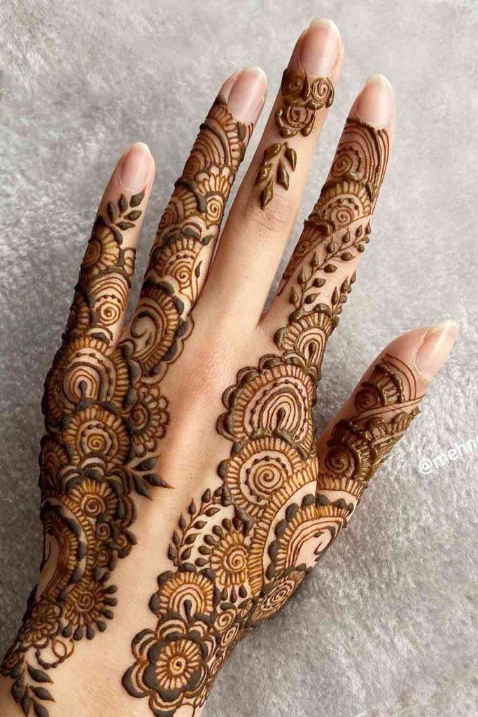 How long does henna last on the skin?