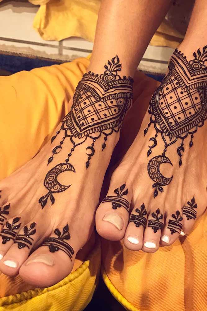 Feet Henna Tattoo Design With Moon #feettattoo