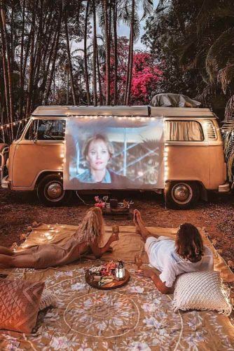 Romantic Outdoor One Year Anniversary #outdoordate #movienight