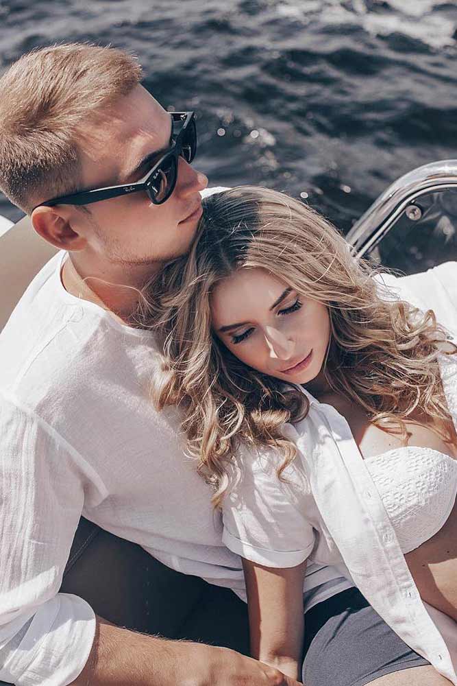 18 Ideas Of Engagement Photo Poses For Couples | Glaminati.com