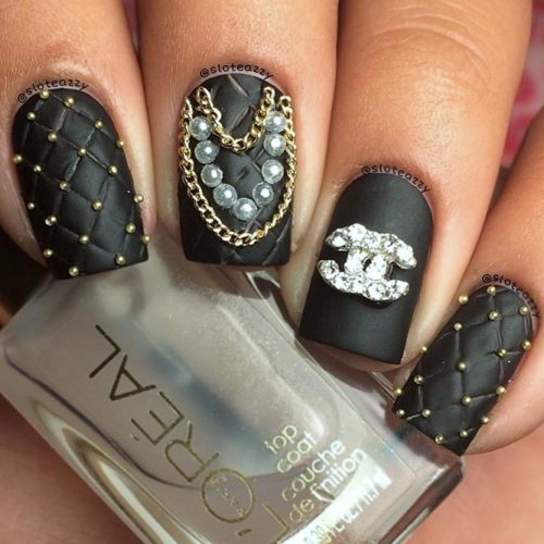 Chanel Nails For Fashionable Girls #blacknails #mattenails #quiltednails #chanelnailart