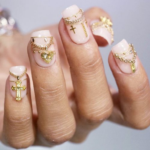 Unbreakable Golden Chains For Cheeky Manicure #nudenails #chainnails