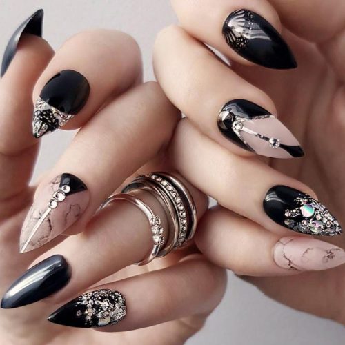 Trendy Short Stiletto Stylish And Comfortable #stilettonails #shortnails #blacknails #rhinestonesnails